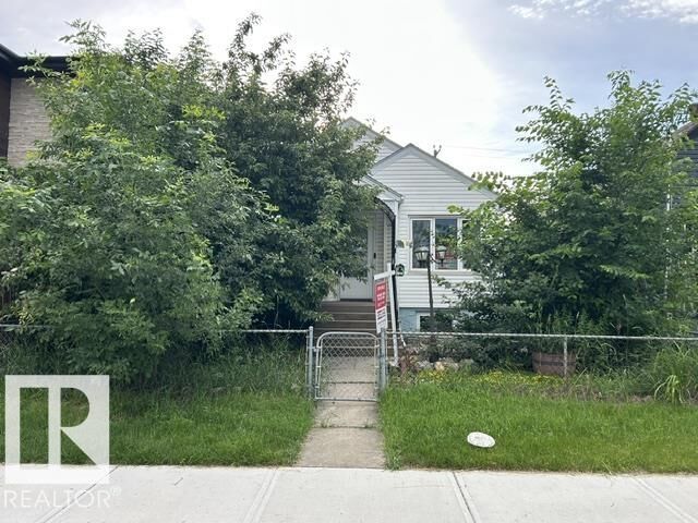 Property Photo:  10917 96 Street NW  AB T5H 2K4 