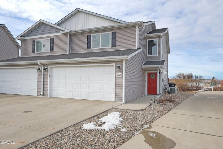 Property Photo:  2625 Douglas Place SE  ND 58554 