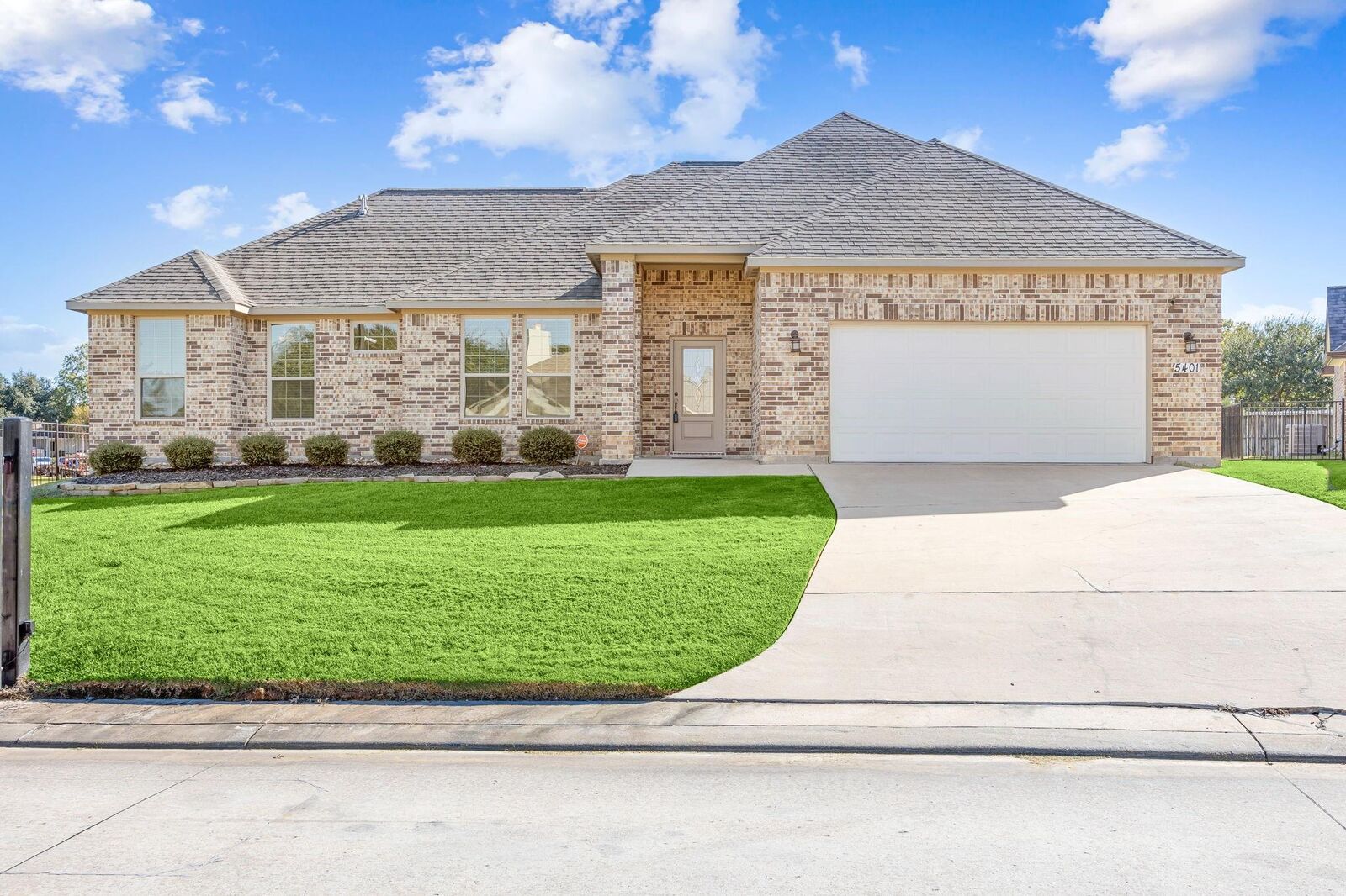 Property Photo:  5401 Zephyr Lane  TX 77318 