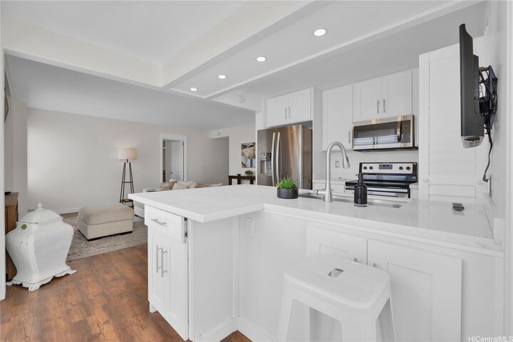 Property Photo:  431 Nahua Street 1301  HI 96815 