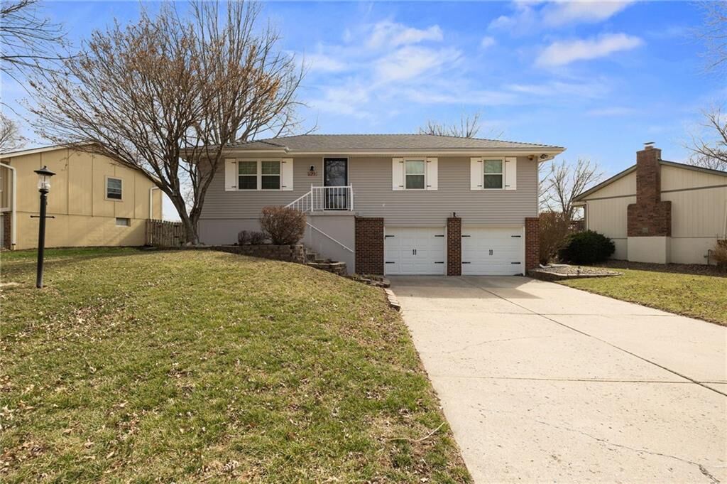 Property Photo:  1923 SW 5th Street  MO 64081 