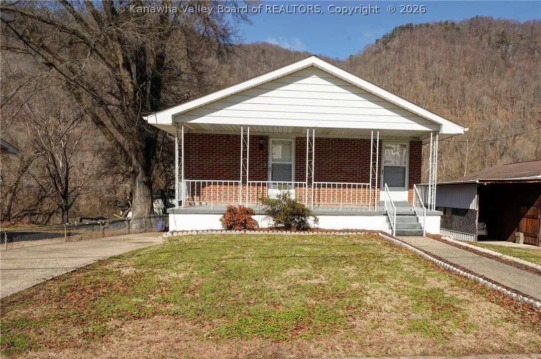 Property Photo: 221 Morris Avenue WV 25162