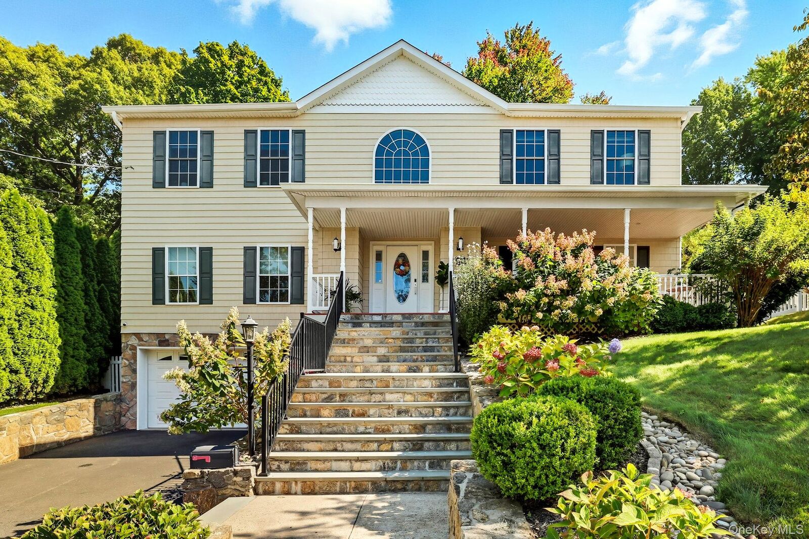 Property Photo:  94 Holland Place  NY 10530 