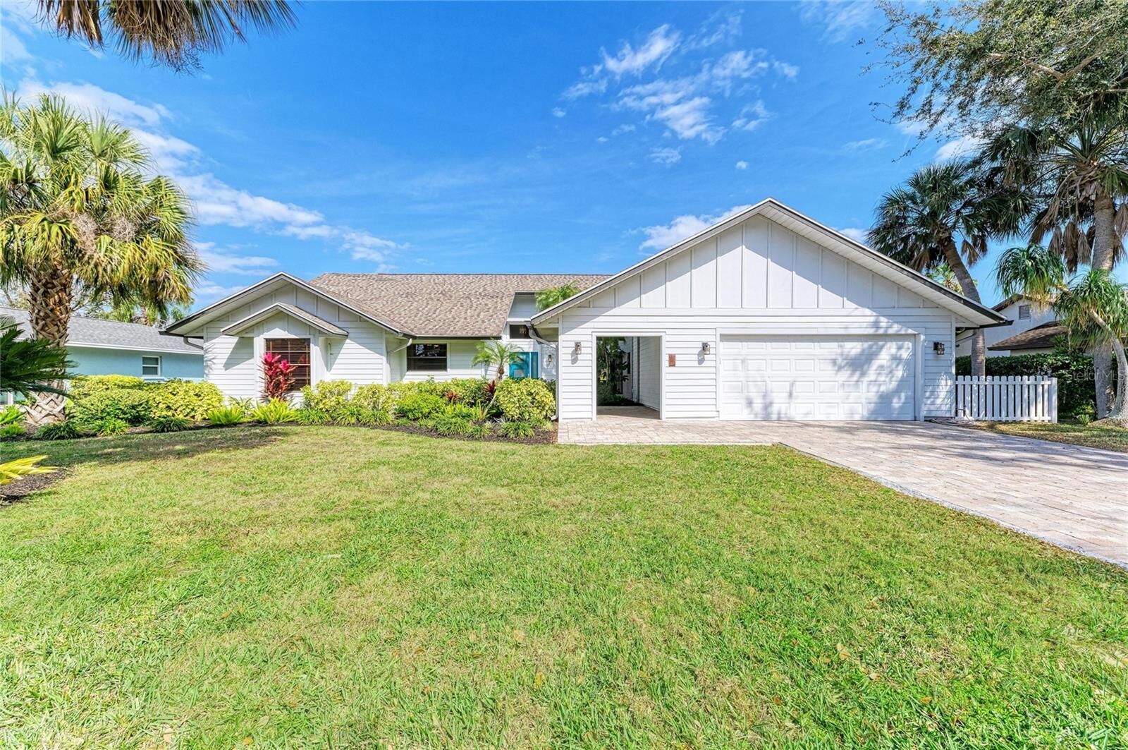 Property Photo: 6107 45th Street W FL 34210
