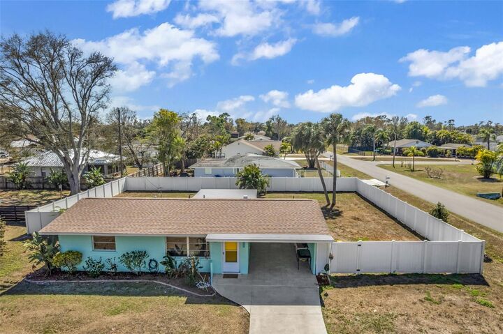 Property Photo: 960 Darwin Road FL 34293