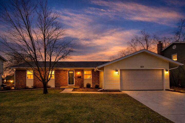 Property Photo:  825 Concord Lane  IL 60192 