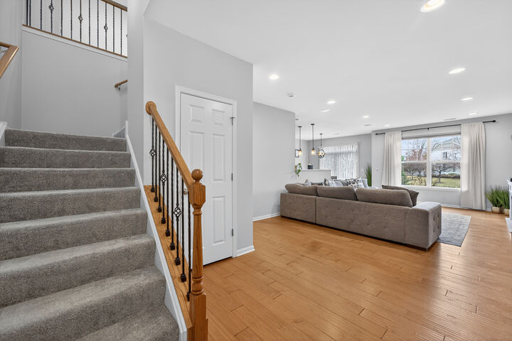 Property Photo:  6N385 Whitmore Circle B  IL 60174 