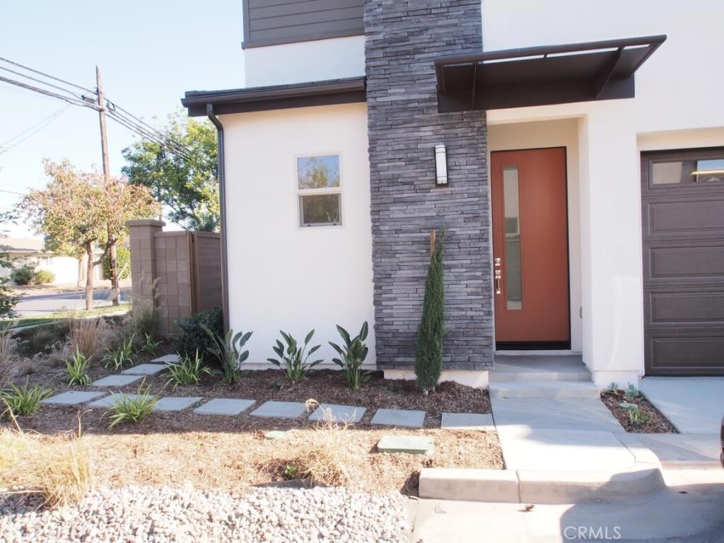 Property Photo: 3068 Edgeway CA 92626