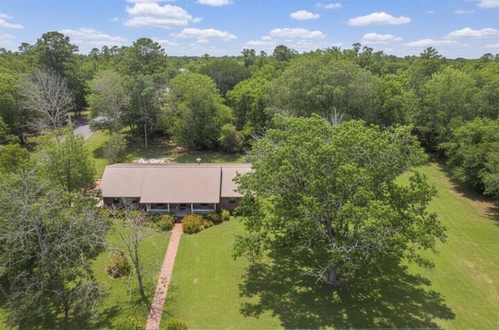 Property Photo:  750 W Orange Avenue  FL 32435 