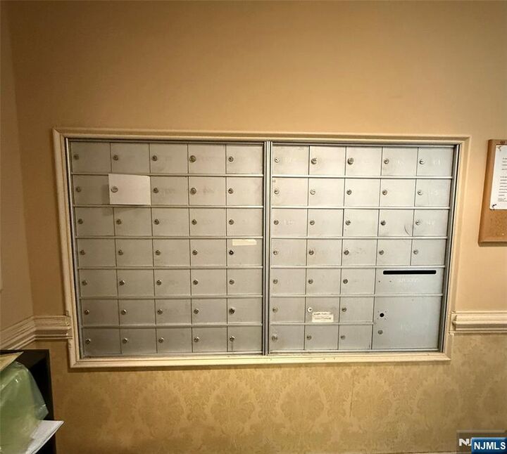 Property Photo:  1203 Windsor Park Court  NJ 07631 