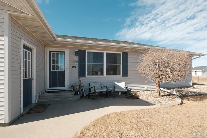 Property Photo:  1303 11th Avenue NE  IA 51250 