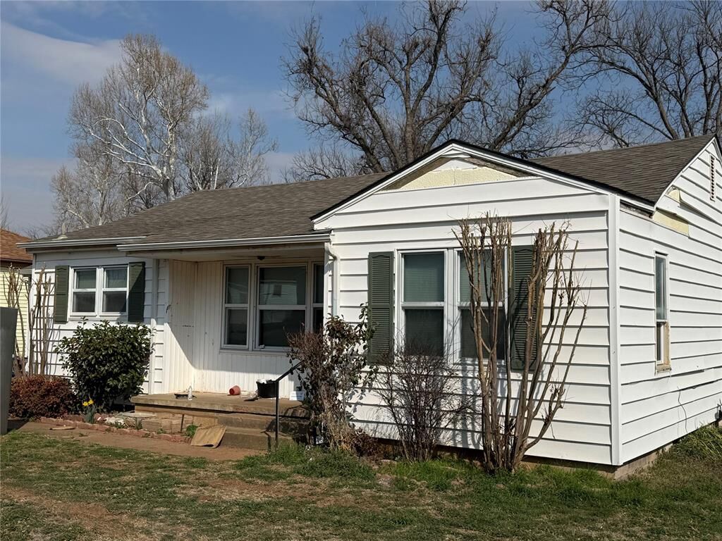 Property Photo:  214 N 17th Street  OK 73018 