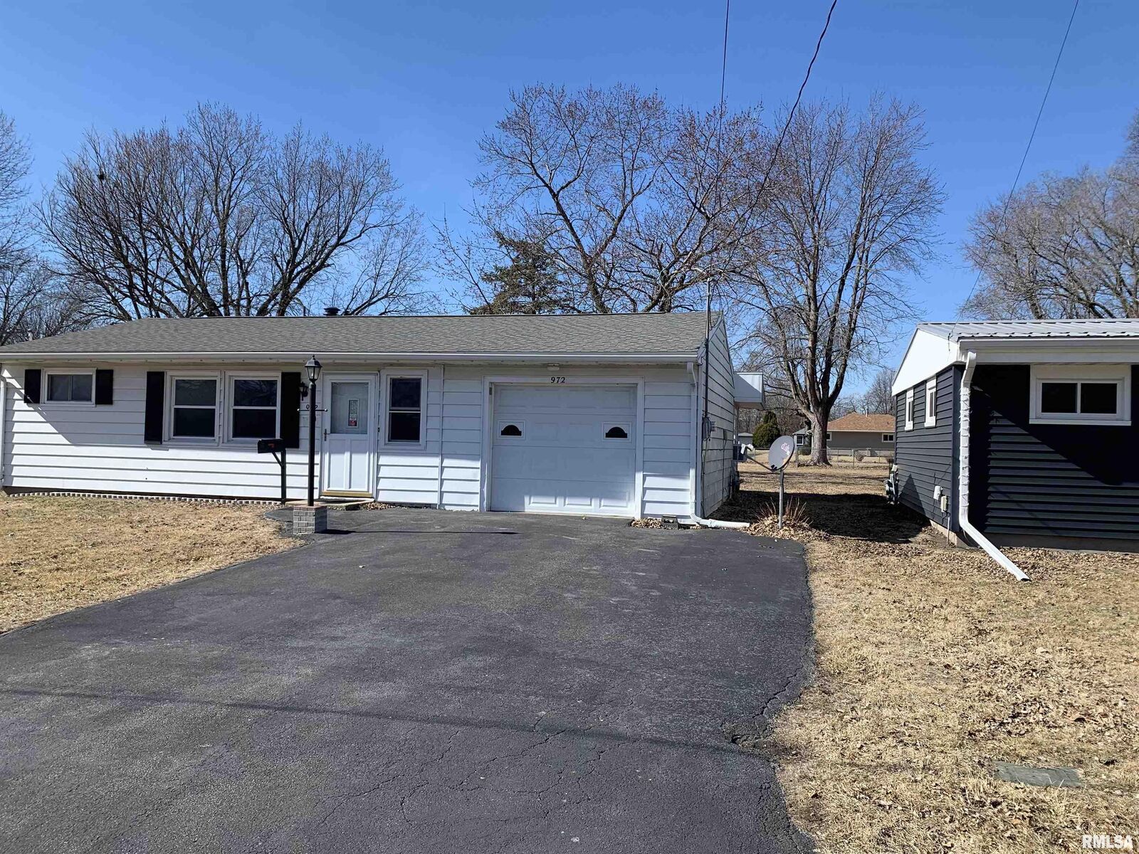 Property Photo:  972 Olive Street  IL 61401 