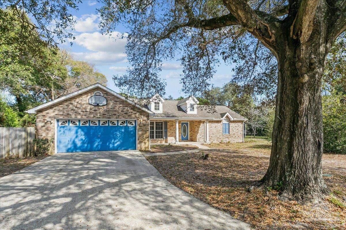 Property Photo:  100 Oviedo St  FL 32561 