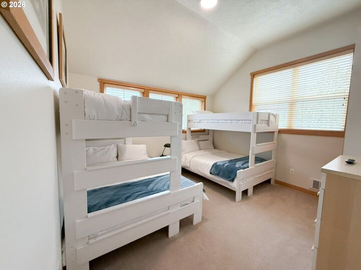 Property Photo: 5670 Barefoot Ln OR 97135