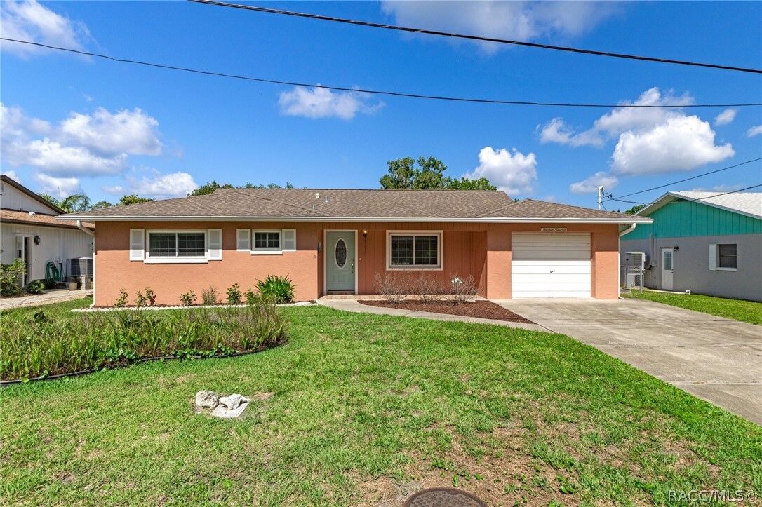 Property Photo:  1400 SE 5th Avenue  FL 34429 