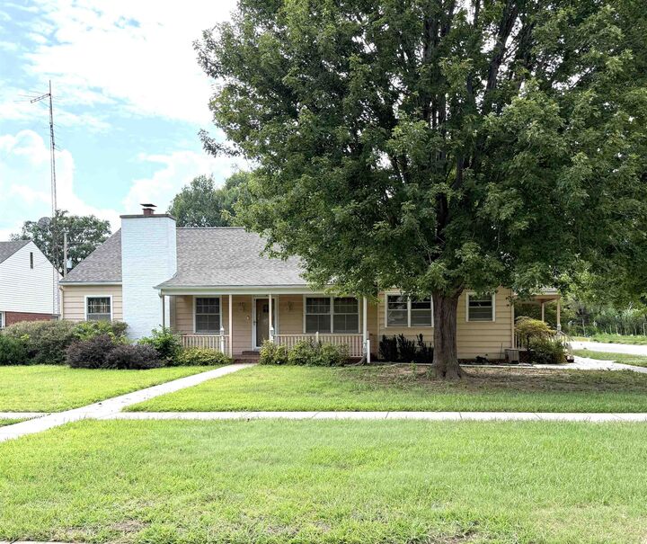 Property Photo:  624 N Springfield  KS 67003 