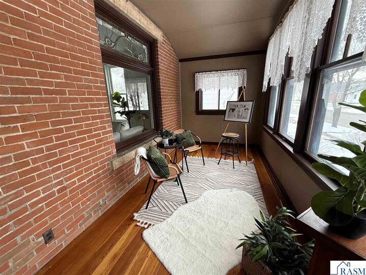 Property Photo:  1020 N Minnesota  MN 56073 