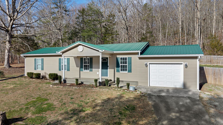 Property Photo: 1009 White Oak Road NW TN 37312