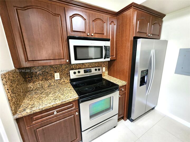 Property Photo:  2492 Centergate Dr 108  FL 33025 