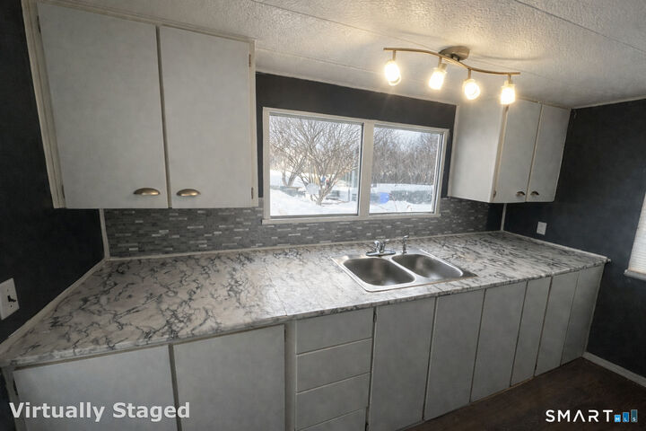 Property Photo:  2 Montauk Road  CT 06118 