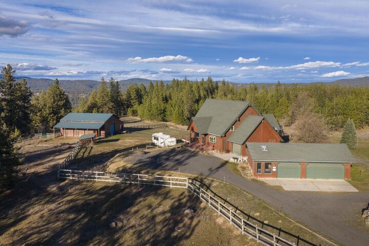 Property Photo: 15218 W Autumn Ln WA 99026