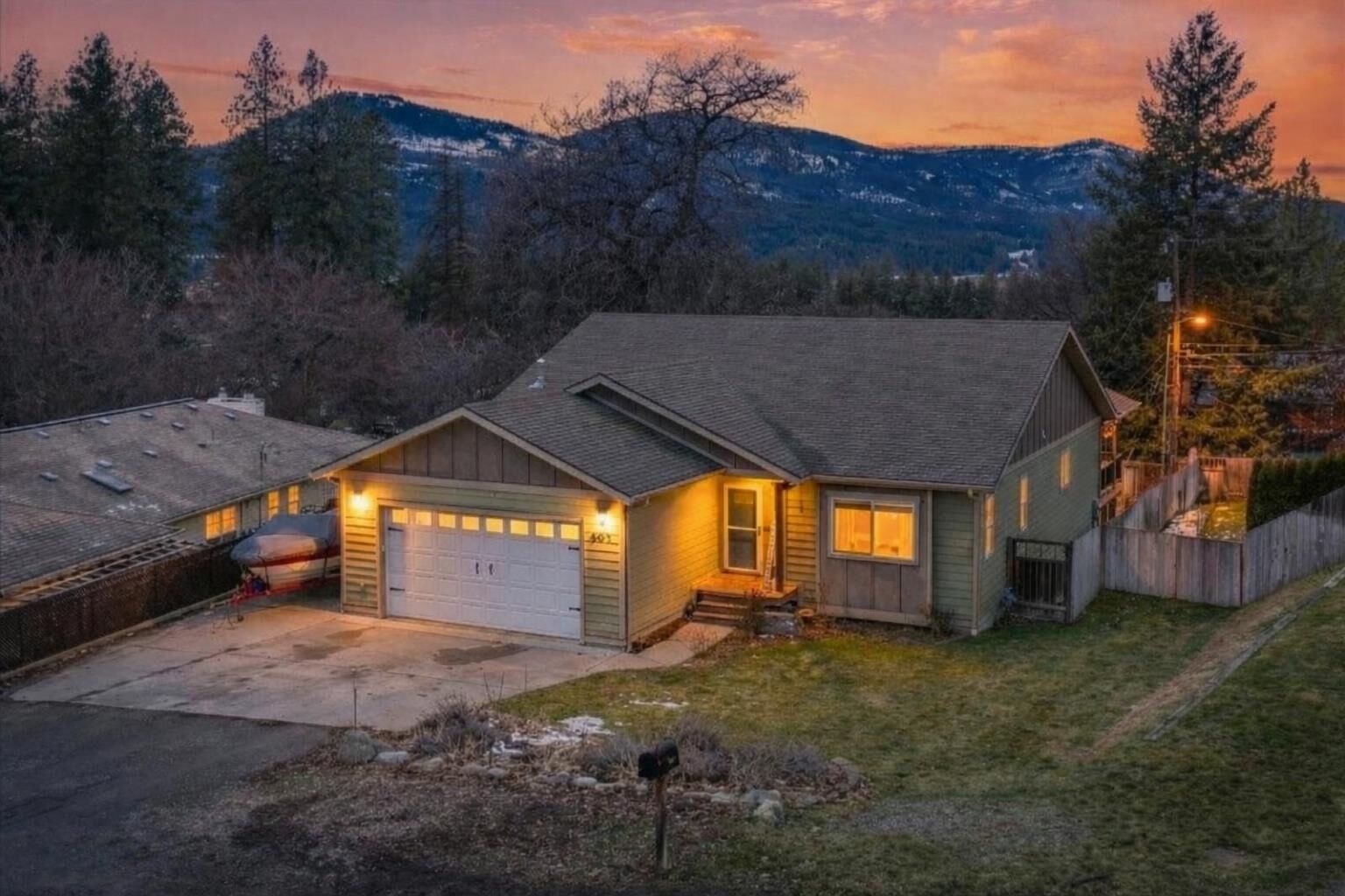 Property Photo:  103 Crestview Dr  WA 99114 