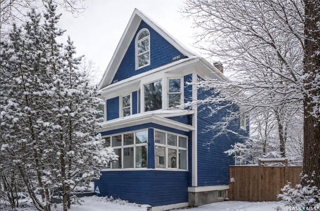 Property Photo:  1018 Aird Street  SK S7N 0T1 