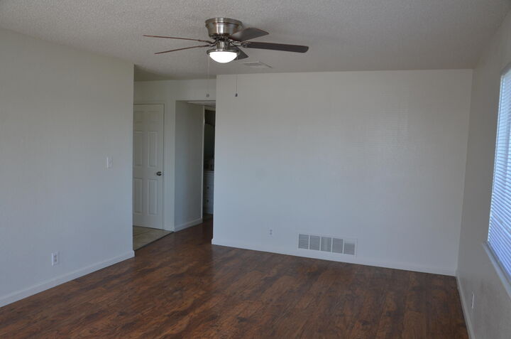 Property Photo: 1410 W Bush Street CA 93245