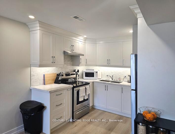 Property Photo:  40 Waywell Street Lower  ON L1N 8N9 