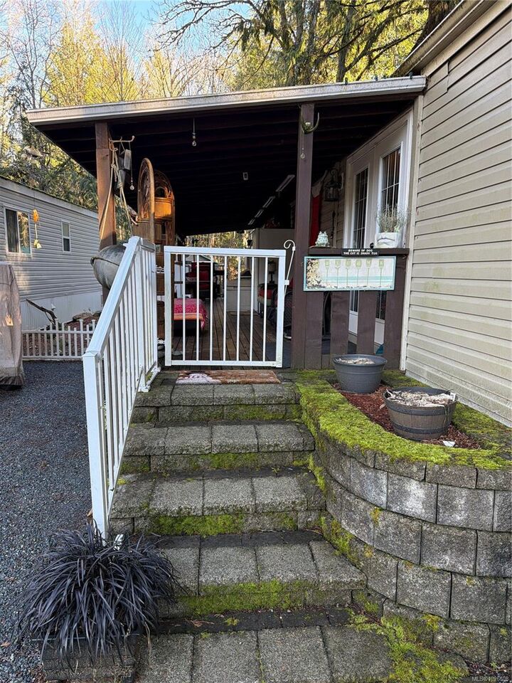Property Photo: 10325 Lakeshore Rd #3 BC V9Y 8Z6