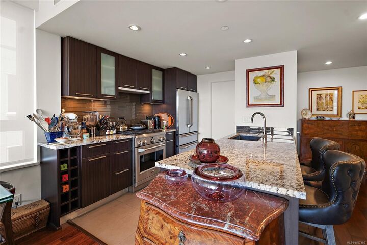 Property Photo: 608 Broughton St 504 BC V8W 1C7