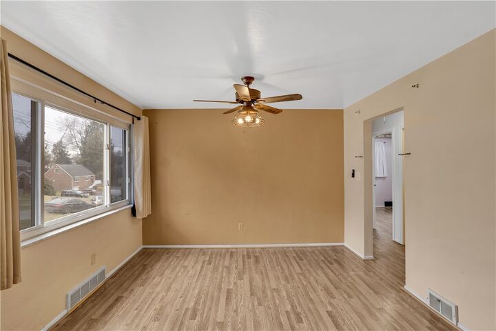 Property Photo:  206 Russell Dr  PA 15147 