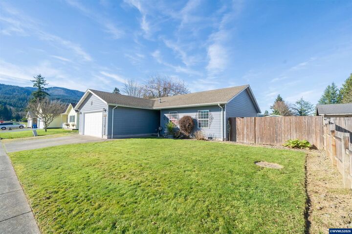 Property Photo: 1137 SE 2nd Av OR 97360