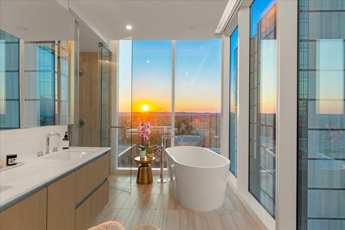 Property Photo: 313 W 17th Street 1104 TX 78701
