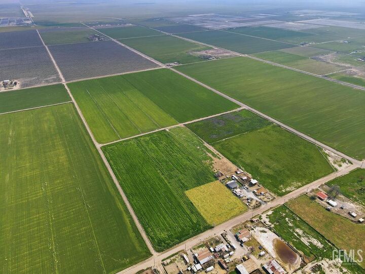 Property Photo:  5520 Road 42  CA 93201 