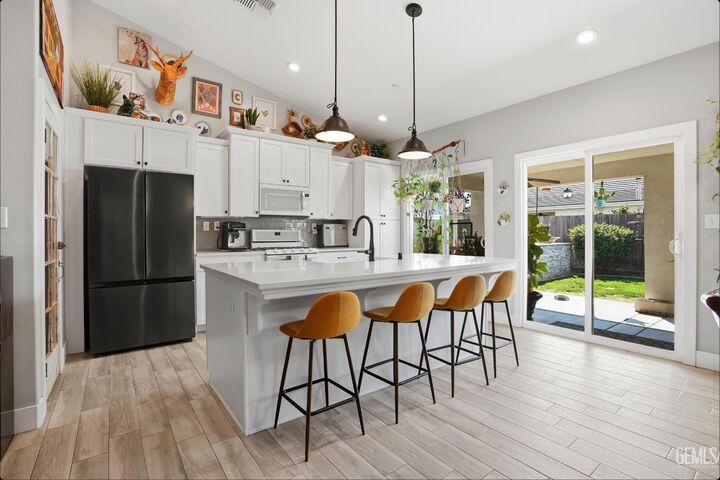 Property Photo:  4017 Rolling Rock Avenue  CA 93313 