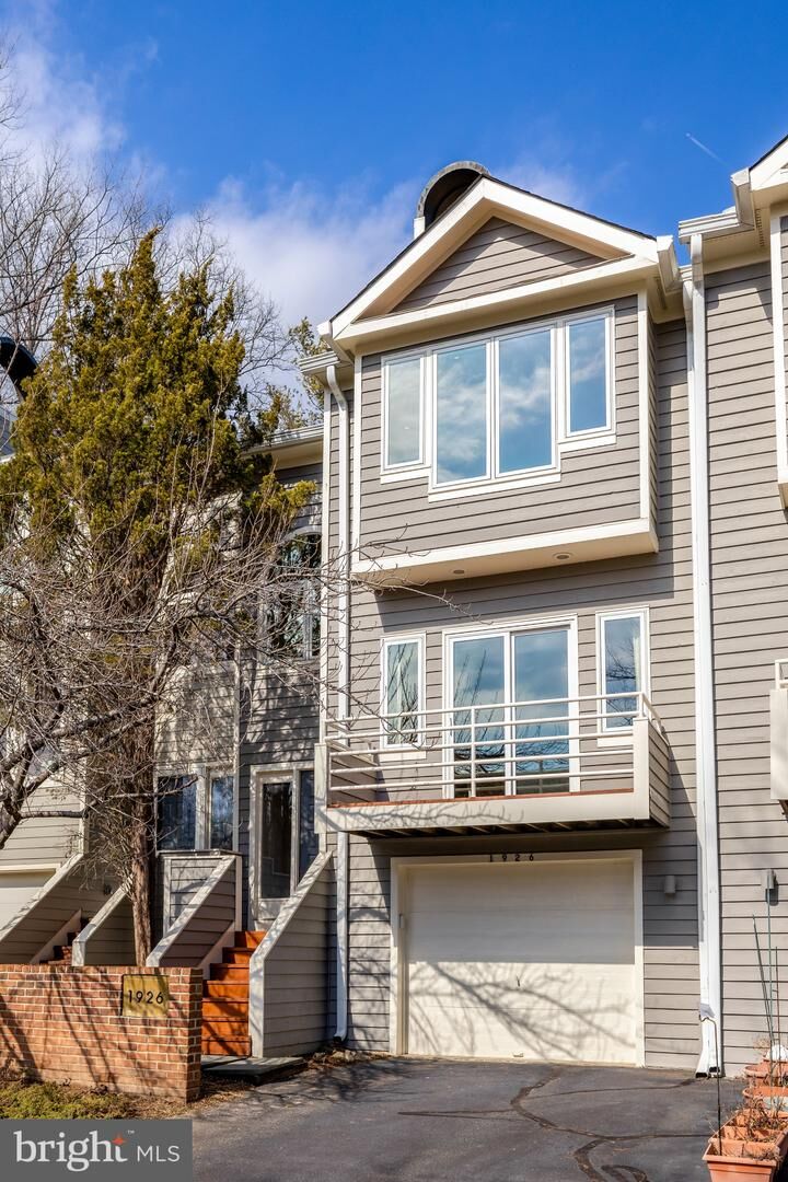 Property Photo:  1926 Lakeport Way  VA 20191 