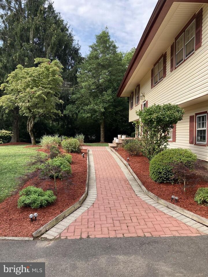 Property Photo:  6 Jeffrey Lane  NJ 08550 