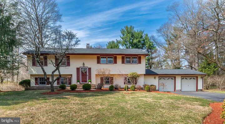 Property Photo:  6 Jeffrey Lane  NJ 08550 