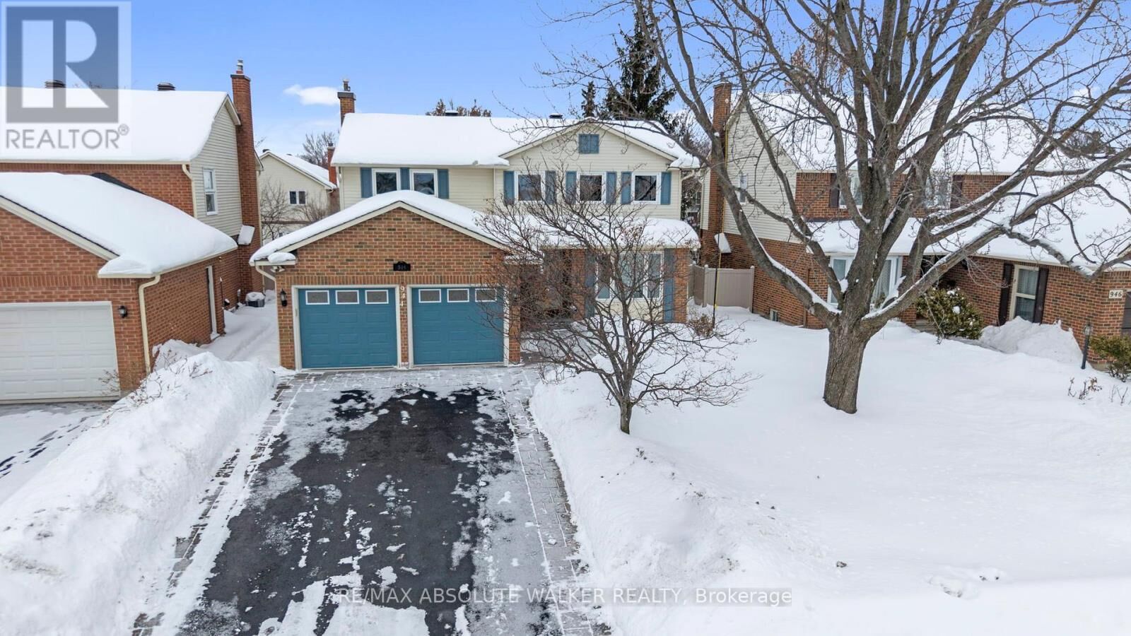 Property Photo:  944 Raftsman Lane  ON K1C 2V8 