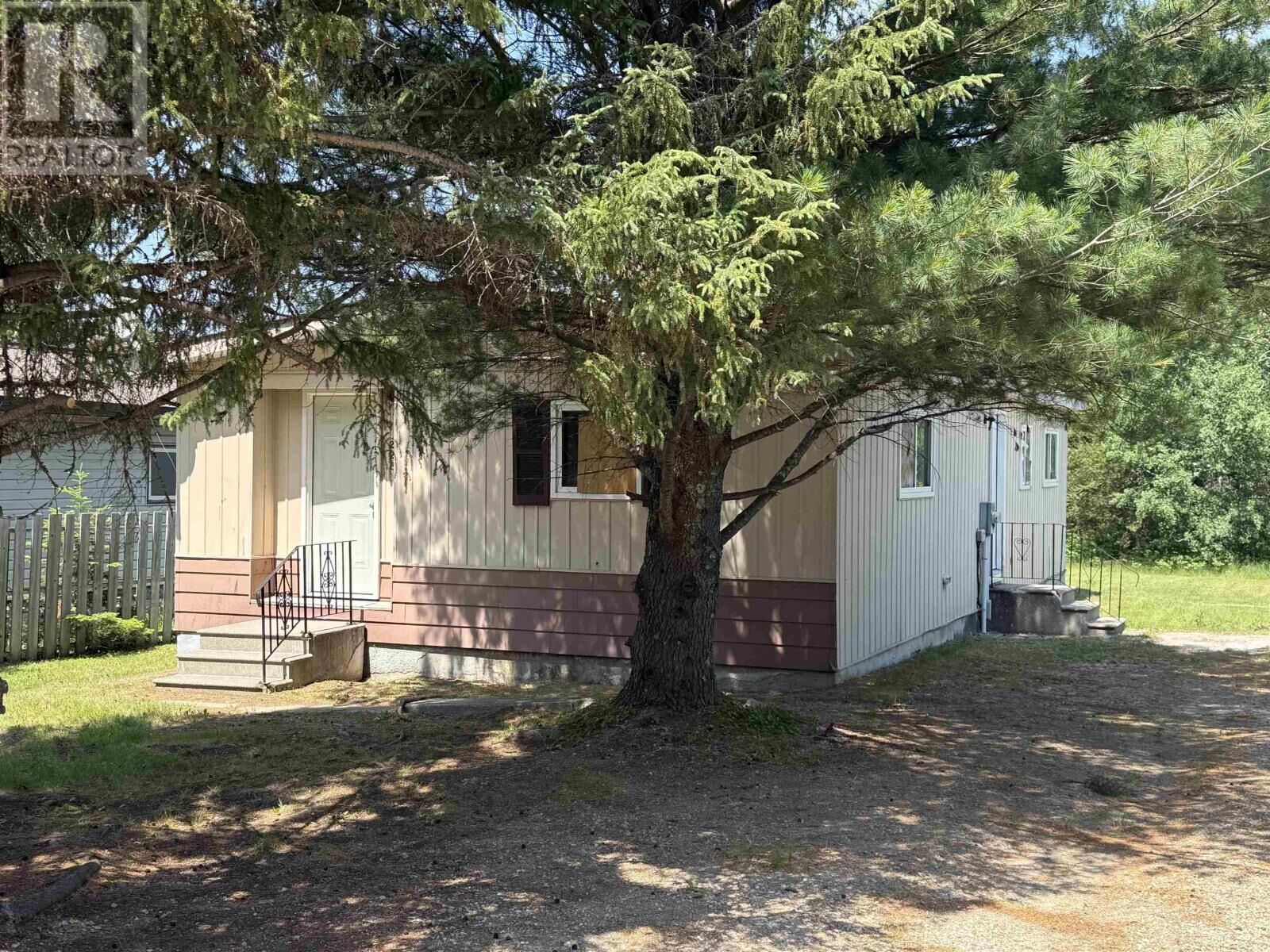 Property Photo: 228 Davies St ON P0T 1T0