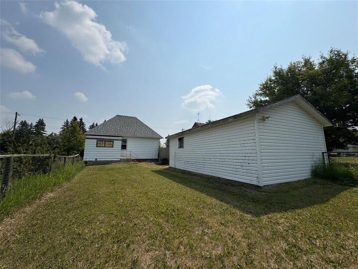 Property Photo:  125 Government Allowance Road Northwest  MB R0J 1J0 