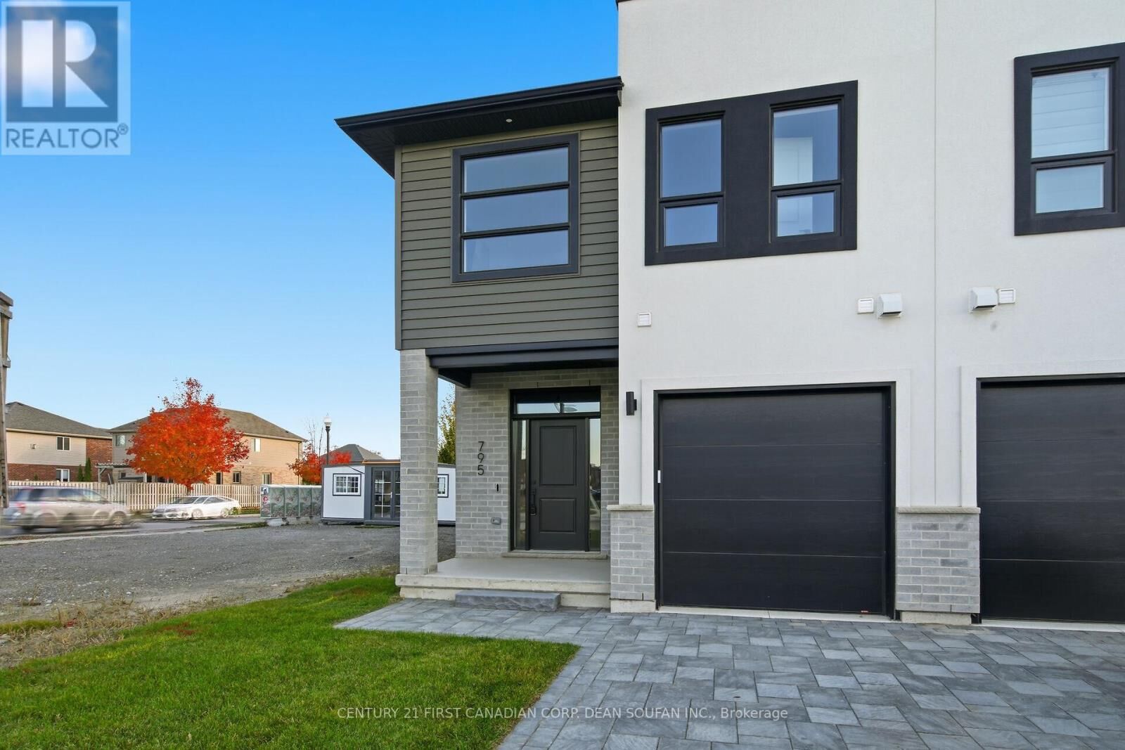 Property Photo:  843 Catalpa Square  ON N6G 4A5 