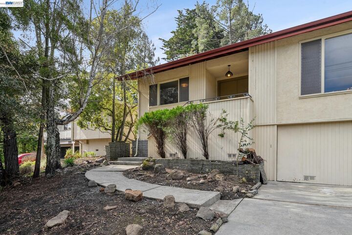 Property Photo:  2033 Trafalgar Pl  CA 94611 