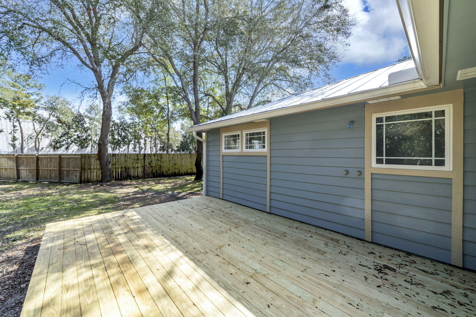 Property Photo:  845 N Lakeside Drive  FL 32541 