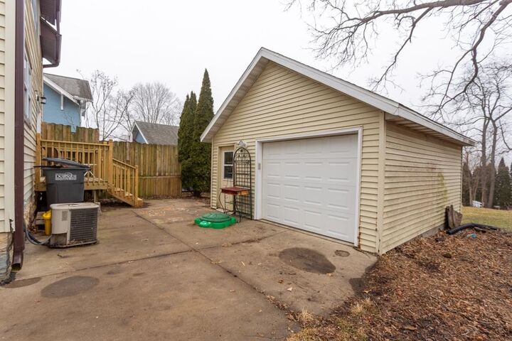 Property Photo:  1021 Mount Loretta Avenue  IA 52003 