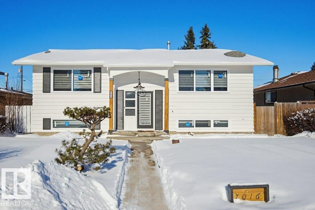 Property Photo: 7016 92A Avenue NW AB T6B 0T8