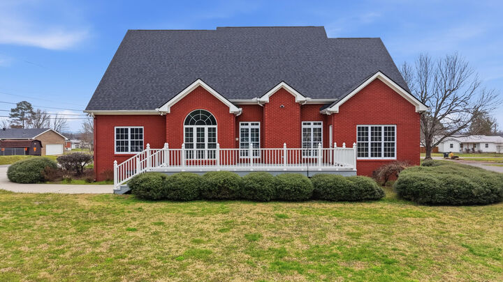 Property Photo:  825 Dennis Avenue  TN 37347 