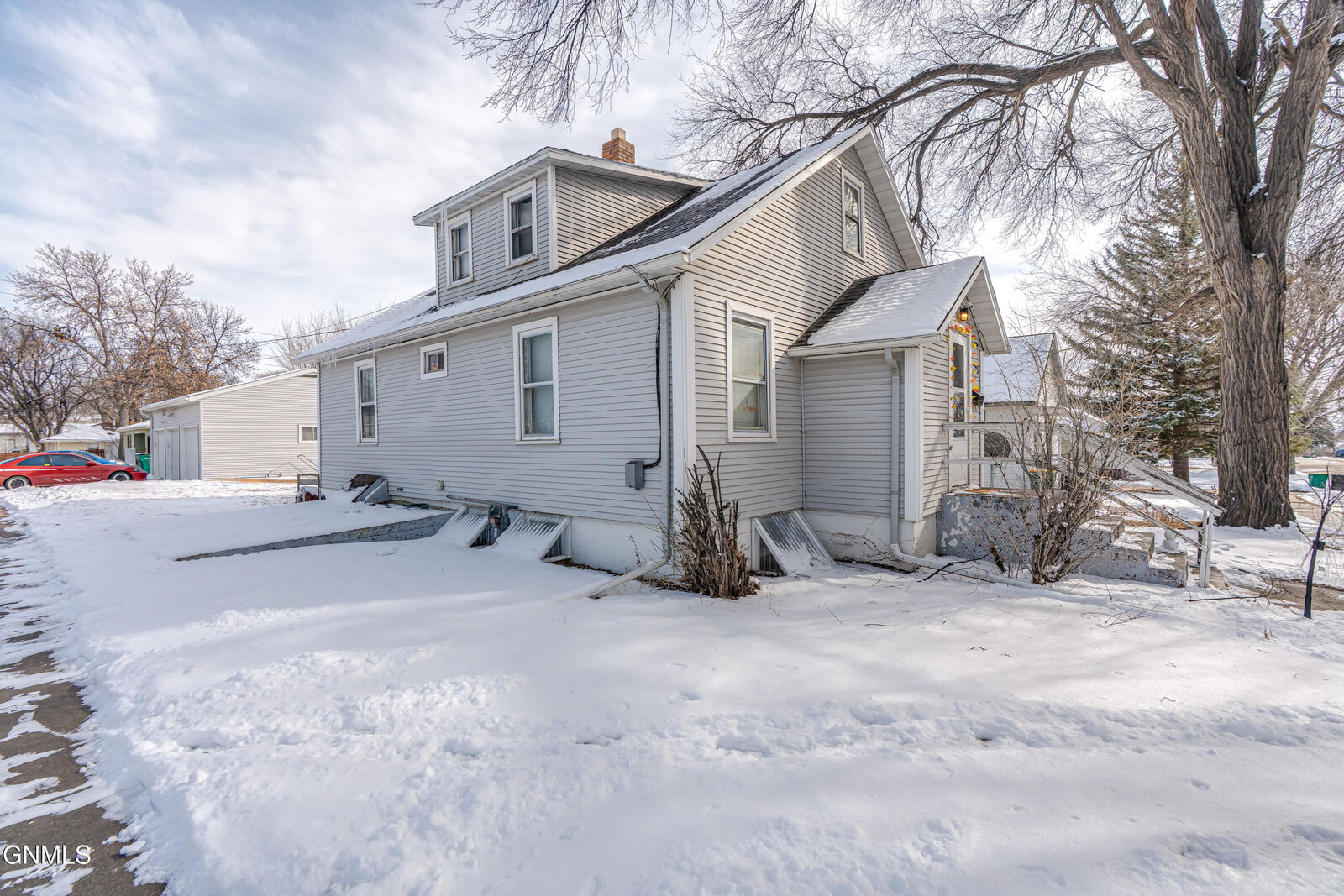 Property Photo:  725 18th Street  ND 58501 